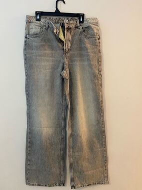 Straight Jeans in Washed Light Gray - Classic Comfort
